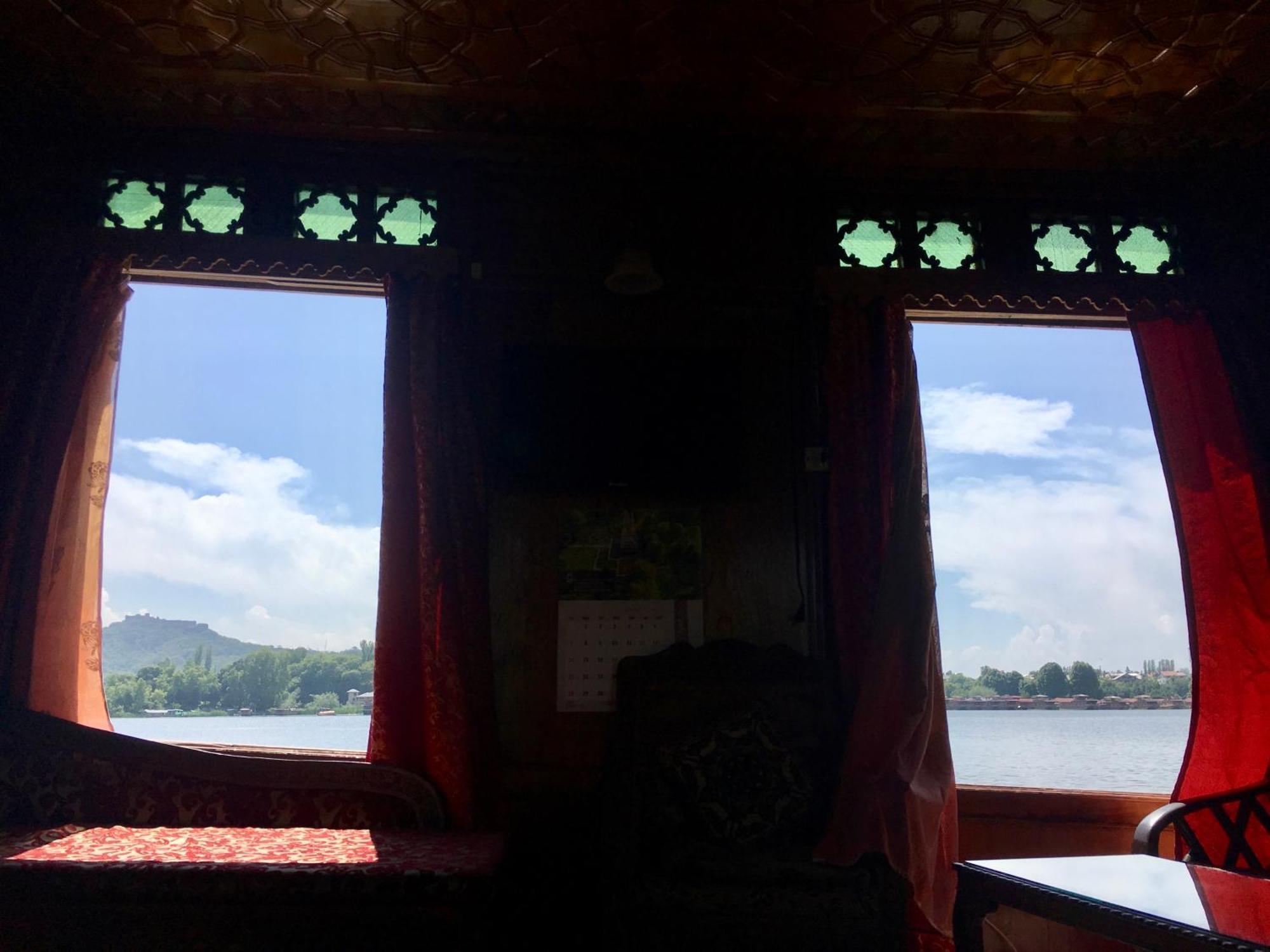 Houseboat Lily Of Nageen Srīnagar Esterno foto