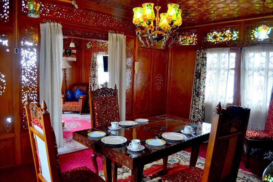 Houseboat Lily Of Nageen Srīnagar Esterno foto