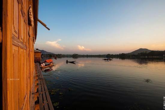 Houseboat Lily Of Nageen Srīnagar Esterno foto