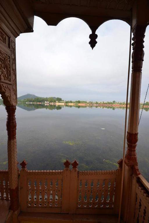 Houseboat Lily Of Nageen Srīnagar Esterno foto