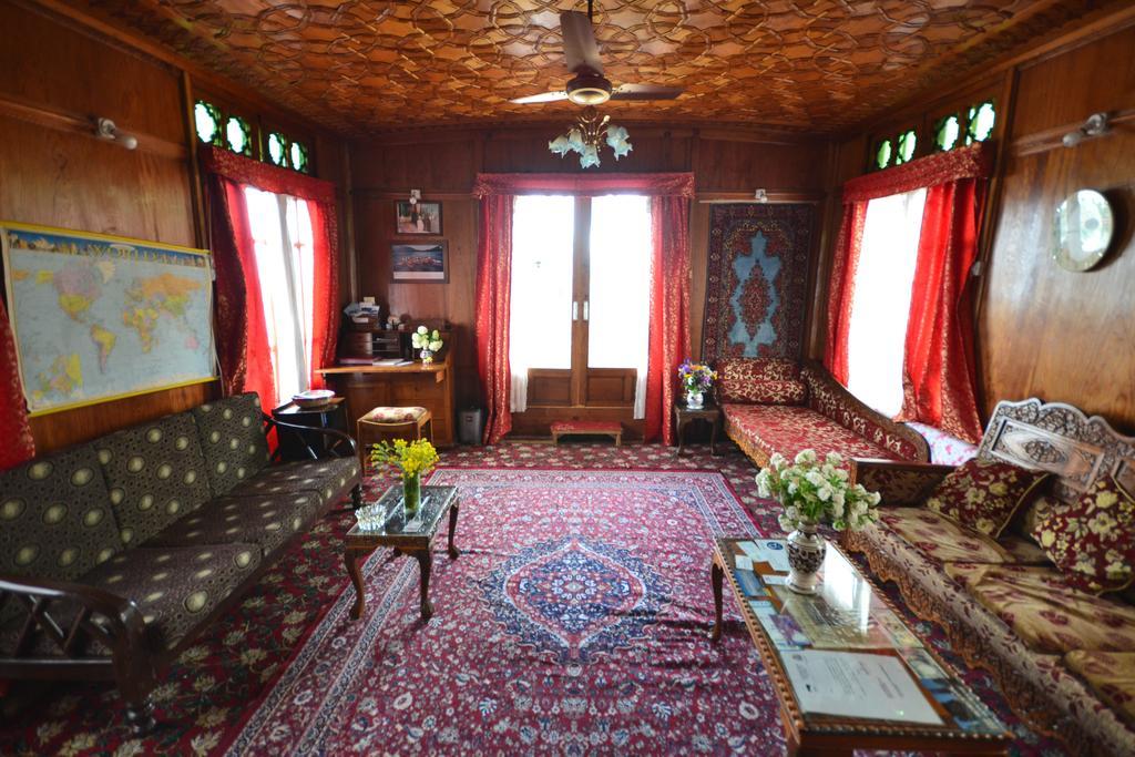 Houseboat Lily Of Nageen Srīnagar Esterno foto
